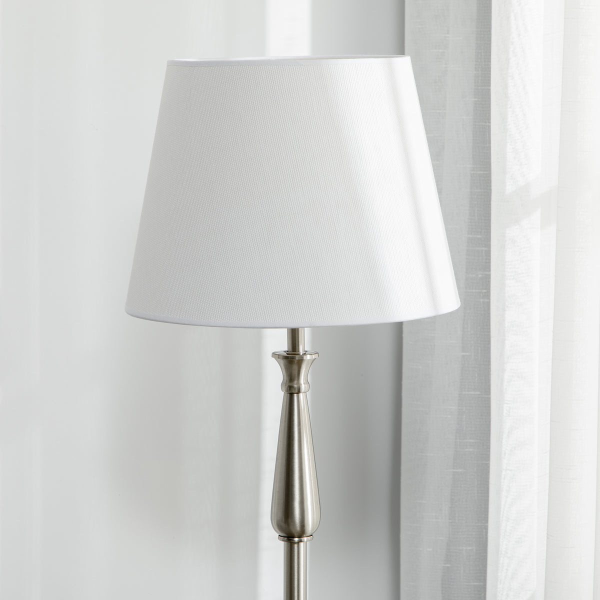HOMCOM 3-teiliges Lampenset im Vintage-Design, 2 Tischleuchten, 1 Stehleuchte, 35,5 cm x 35,5 cm x 146 cm, Silber + Weiß